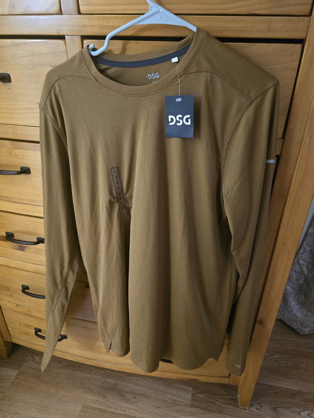 DSG Stride Long Sleeve Run Tee NWT Size Medium